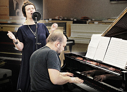 Ольга Олейникова и Николай Добкин в рояльном салоне «Мир Музыки» (видео)